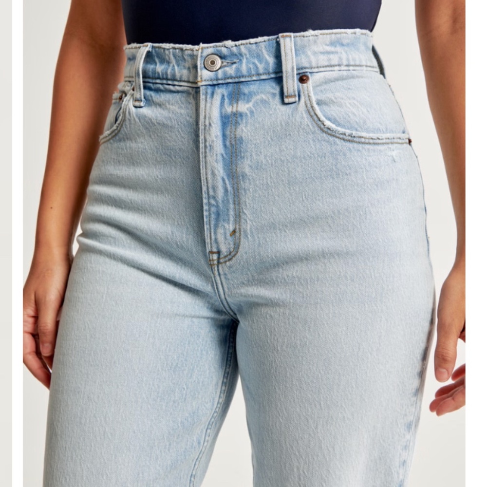 Abercrombie Curve Love Ultra High Rise 90s Straight Jean